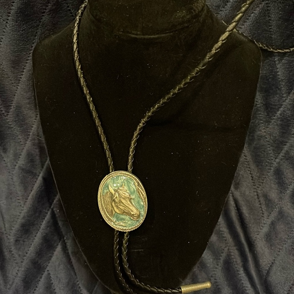 Vintage horse head bolo  green/pewter on black leather